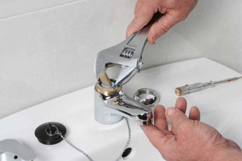Different Types of Plumbing Tools and Their Uses [Explained]