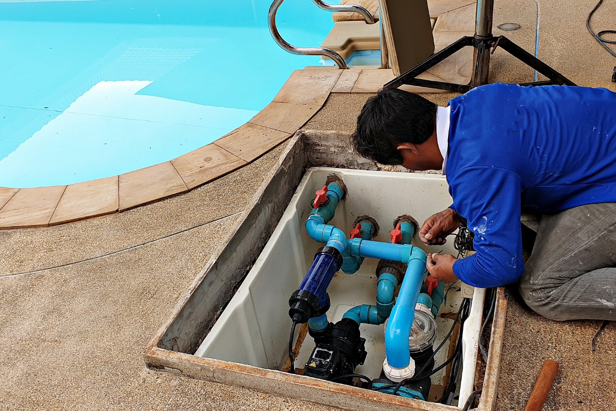 Swimming Pool Cleaning Contractors