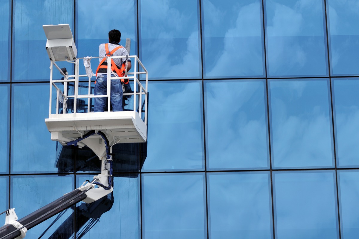 Professional Window Cleaner In Cardiff