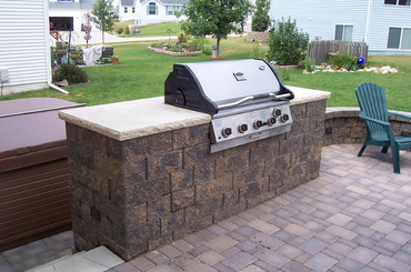 Retaining Wall with an Outdoor Grill