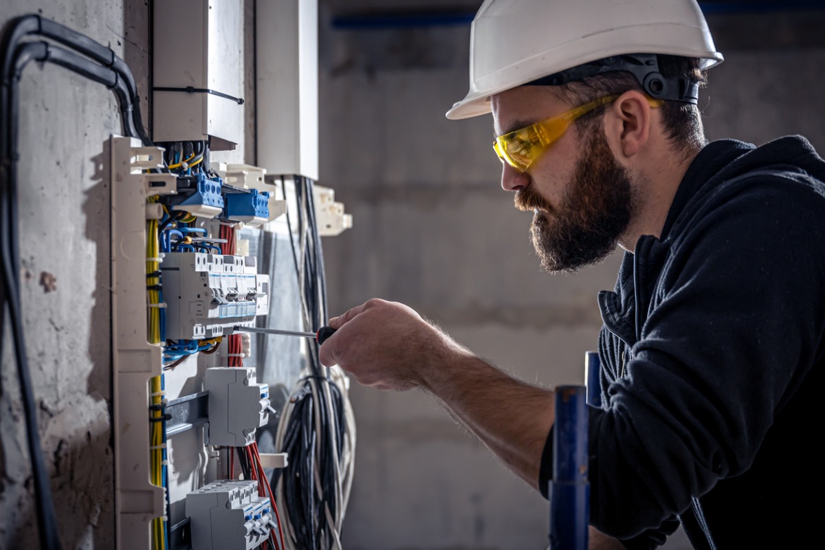 Electricians for Large-Scale Warehouse Construction in the Netherlands ...